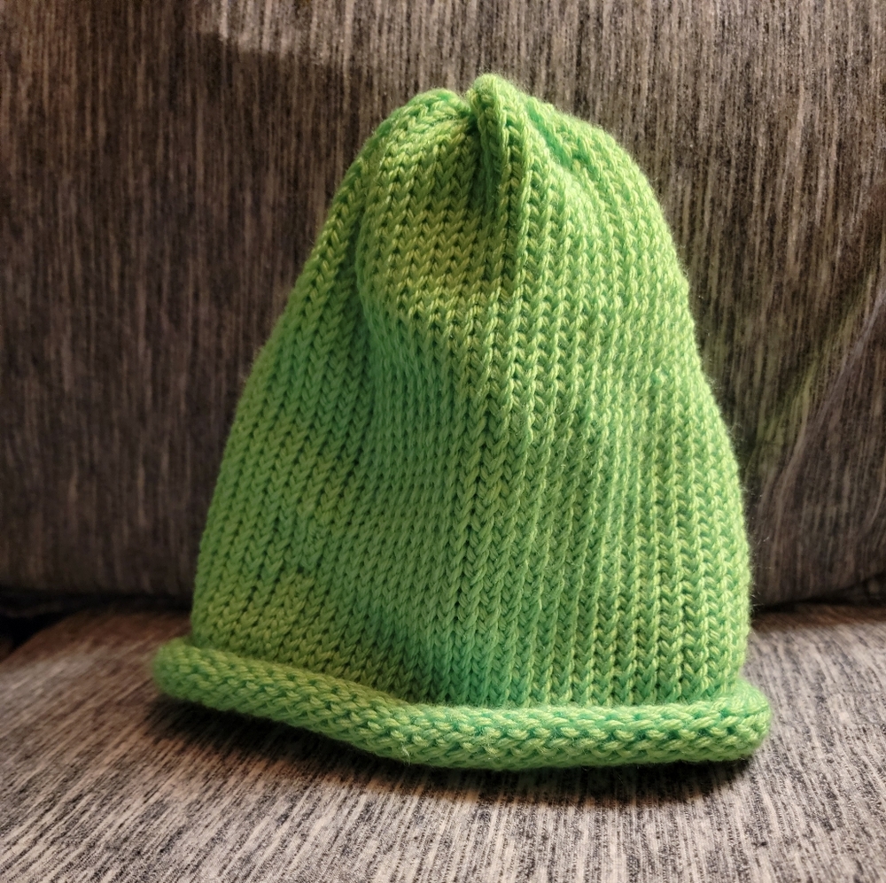 Bright green short beanie